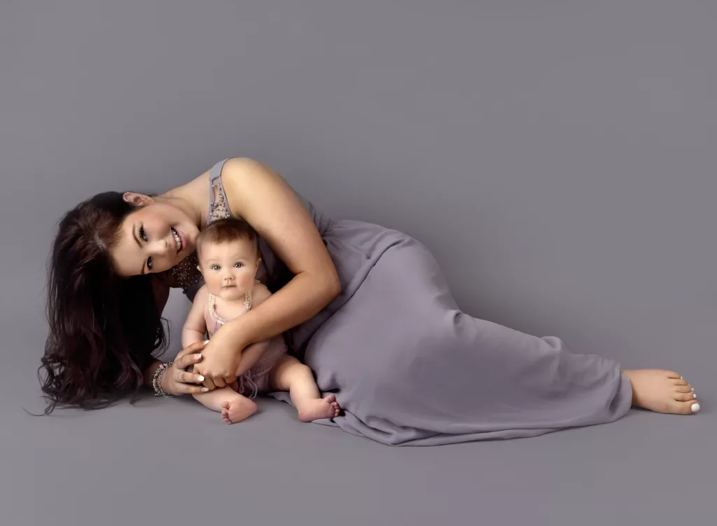 Mum and Baby on grey back drop, smiling. Family photoshoot by Fairy Nuff Photography, Nottingham
